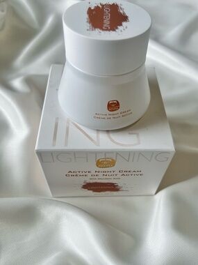 Glow Exfoliating Night Cream with Mandelic Acid